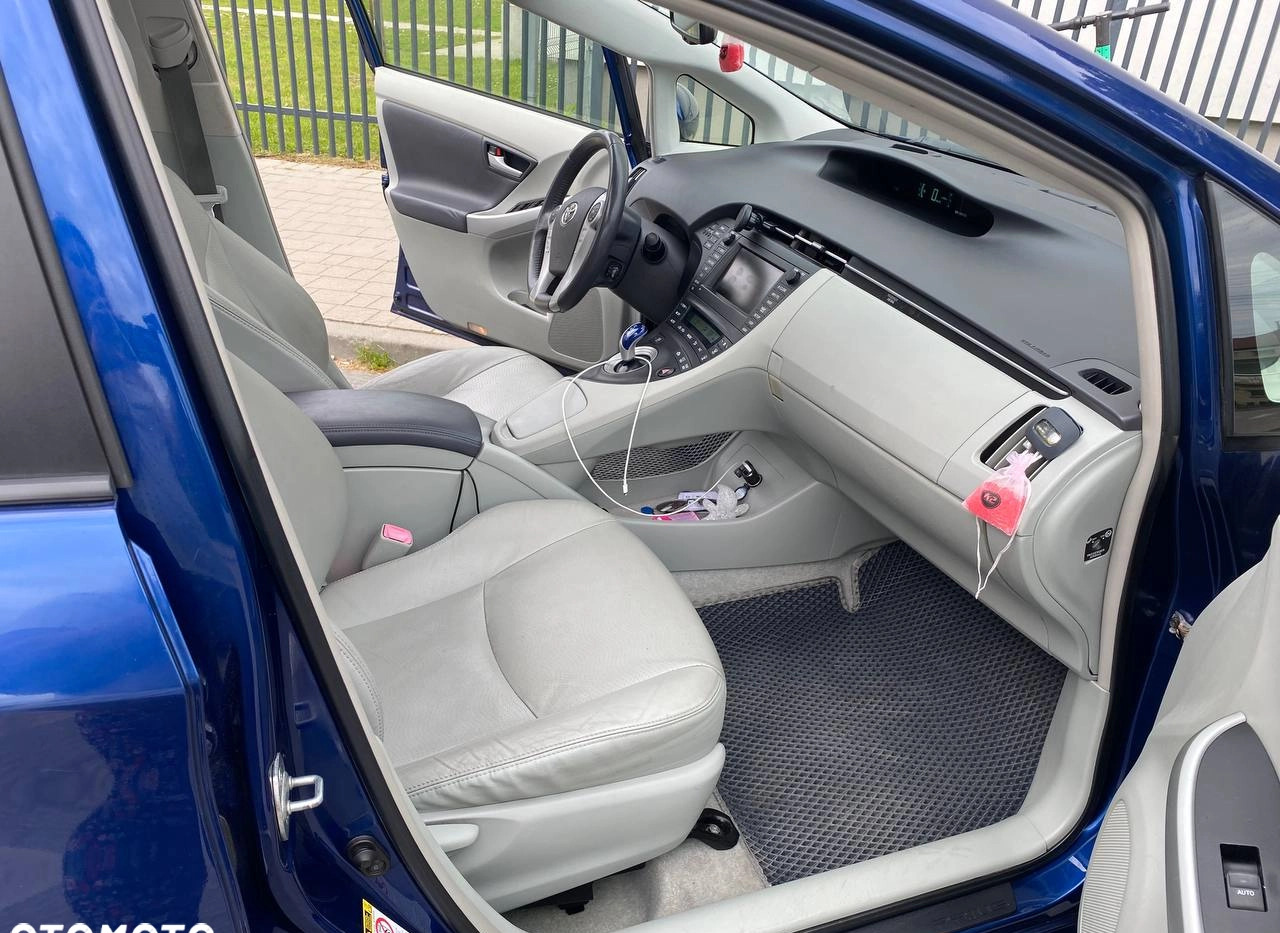 Toyota Prius cena 41000 przebieg: 241000, rok produkcji 2011 z Radzymin małe 92